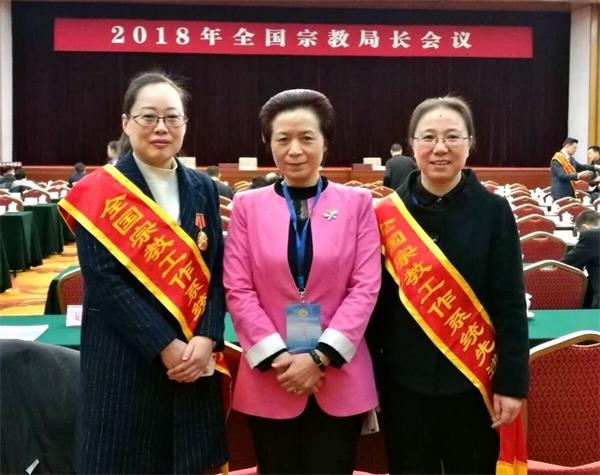 鲍梅获奖.jpg