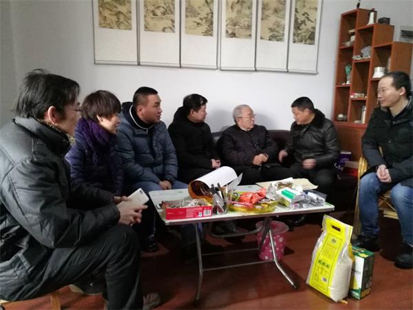 民革看望老党员.jpg