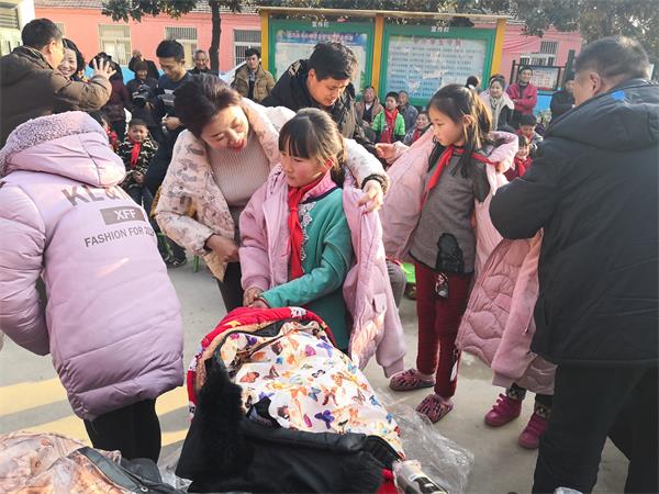 暖冬行动——临泉吕寨镇杨庄小学3.jpg