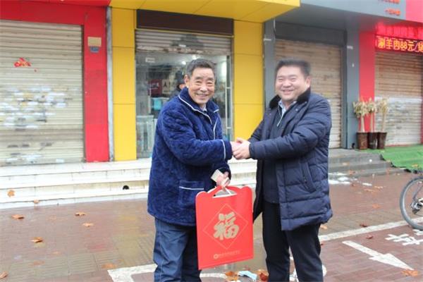 聂磊慰问1.JPG