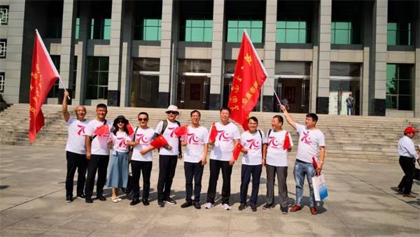 民建阜阳市委在金寨革命烈士纪念馆合影留念.jpg