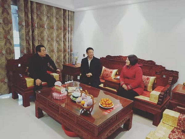 民进阜阳市委看望原主委蒋中福——使用.jpg