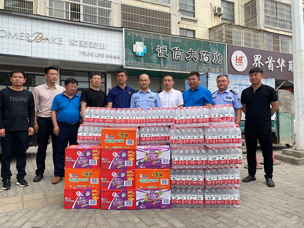 界首工商联慰问.jpg