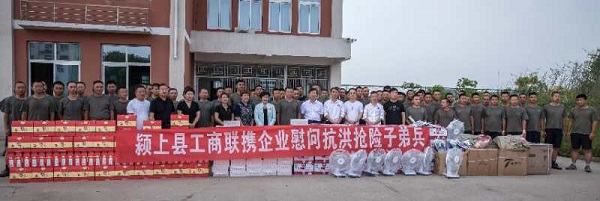 致敬亲人解放军.jpg