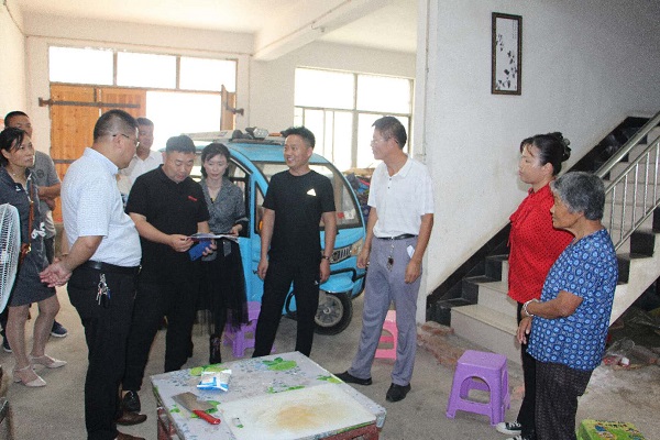 民建阜阳颍东区支部开展脱贫攻坚民主监督工作.jpg