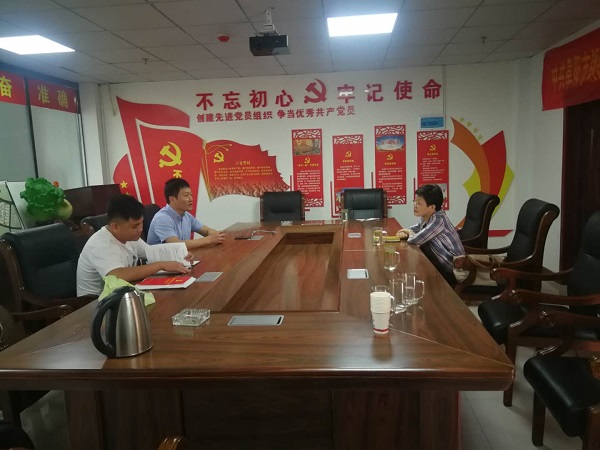 梁红群赴直属商会开展非公党建工作调研.jpg