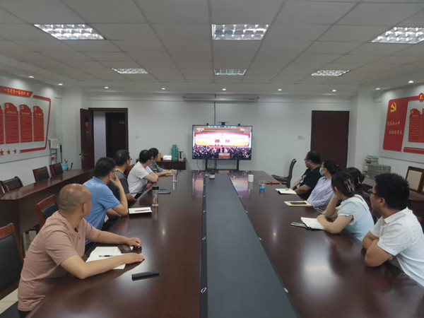 临泉县委统战部组织收看庆祝香港回归祖国25周年大会7.01.jpg