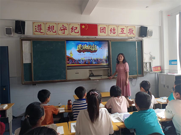 民族团结主题班会 (3).jpg