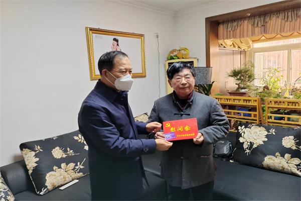 市委统战部走访慰问港澳台同胞.jpg
