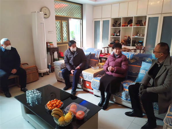 2023.01.06民建阜阳市委会走访慰问退休老会员-1.jpg
